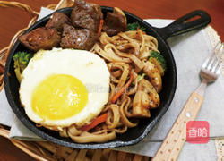 黑胡椒牛排铁板面与黑牛超牛铁板香米饭的详细做法