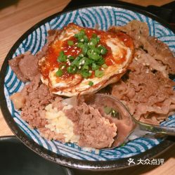 黑牛超牛铁板香米饭 寿司沼津港龙湖闵行天街店的谷饲牛寿喜烧肉饭口味与用户评价解析