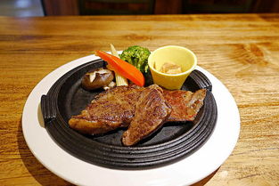 冷藏牛端上桌，东区平价牛排馆尝鲜记 柔软多汁翼板牛与黑牛超牛铁板香米饭的绝妙邂逅